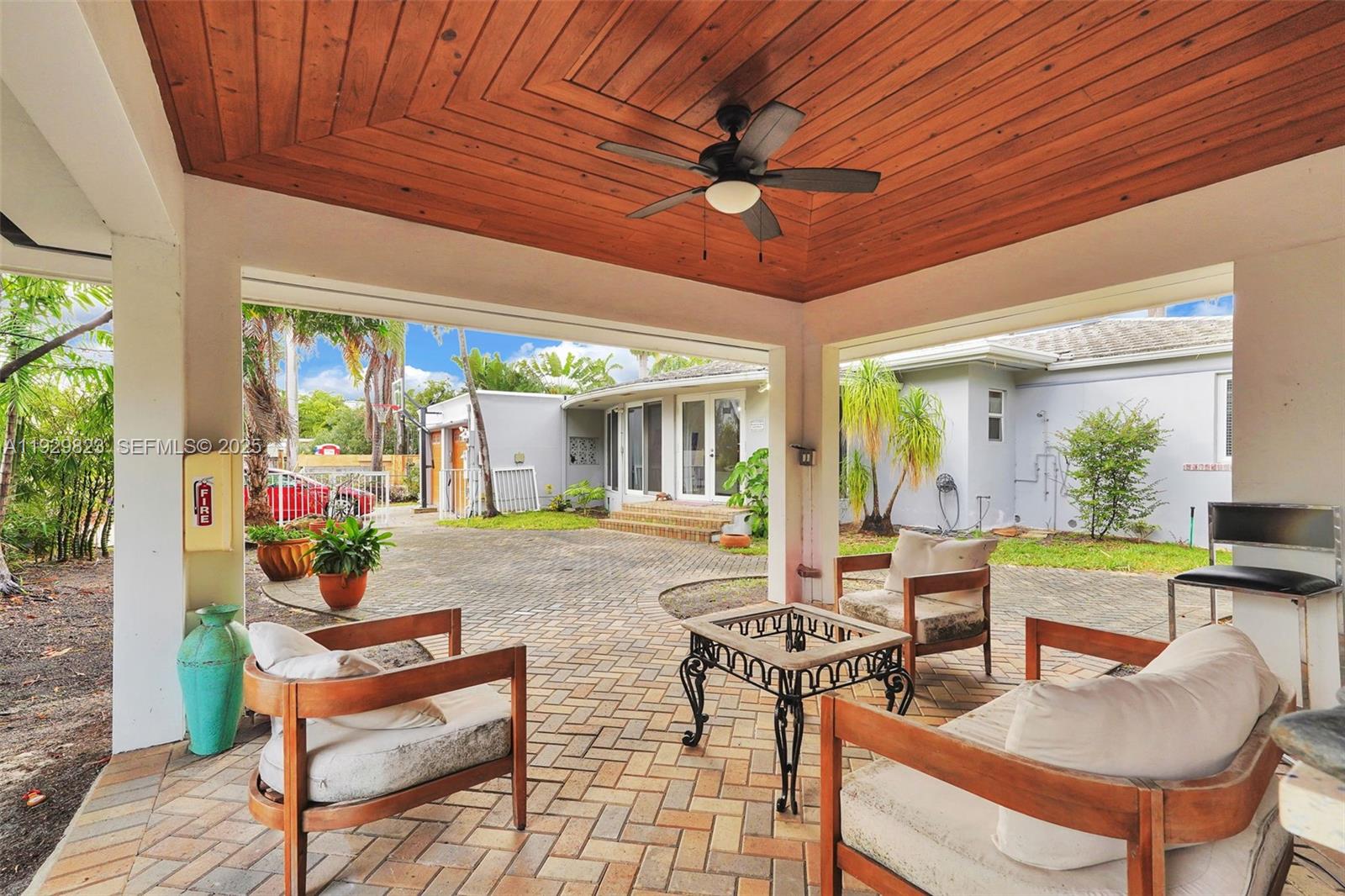 HOLLYWOOD LAKES SECTION - Residential