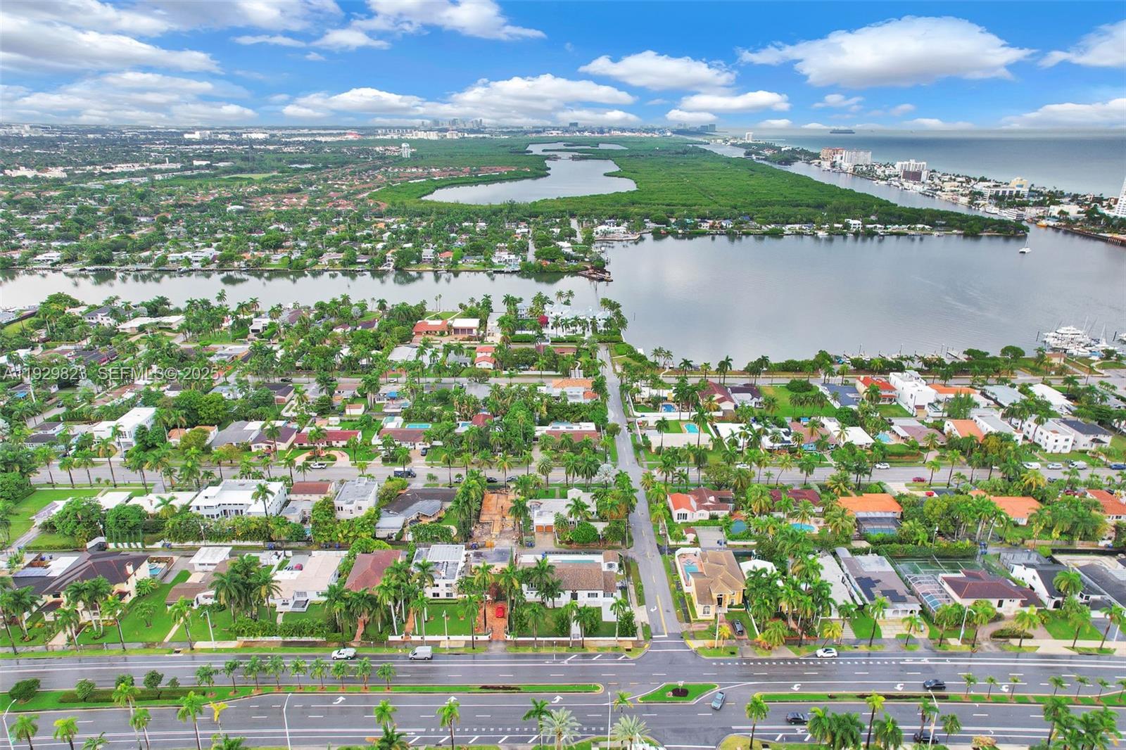 HOLLYWOOD LAKES SECTION - Residential