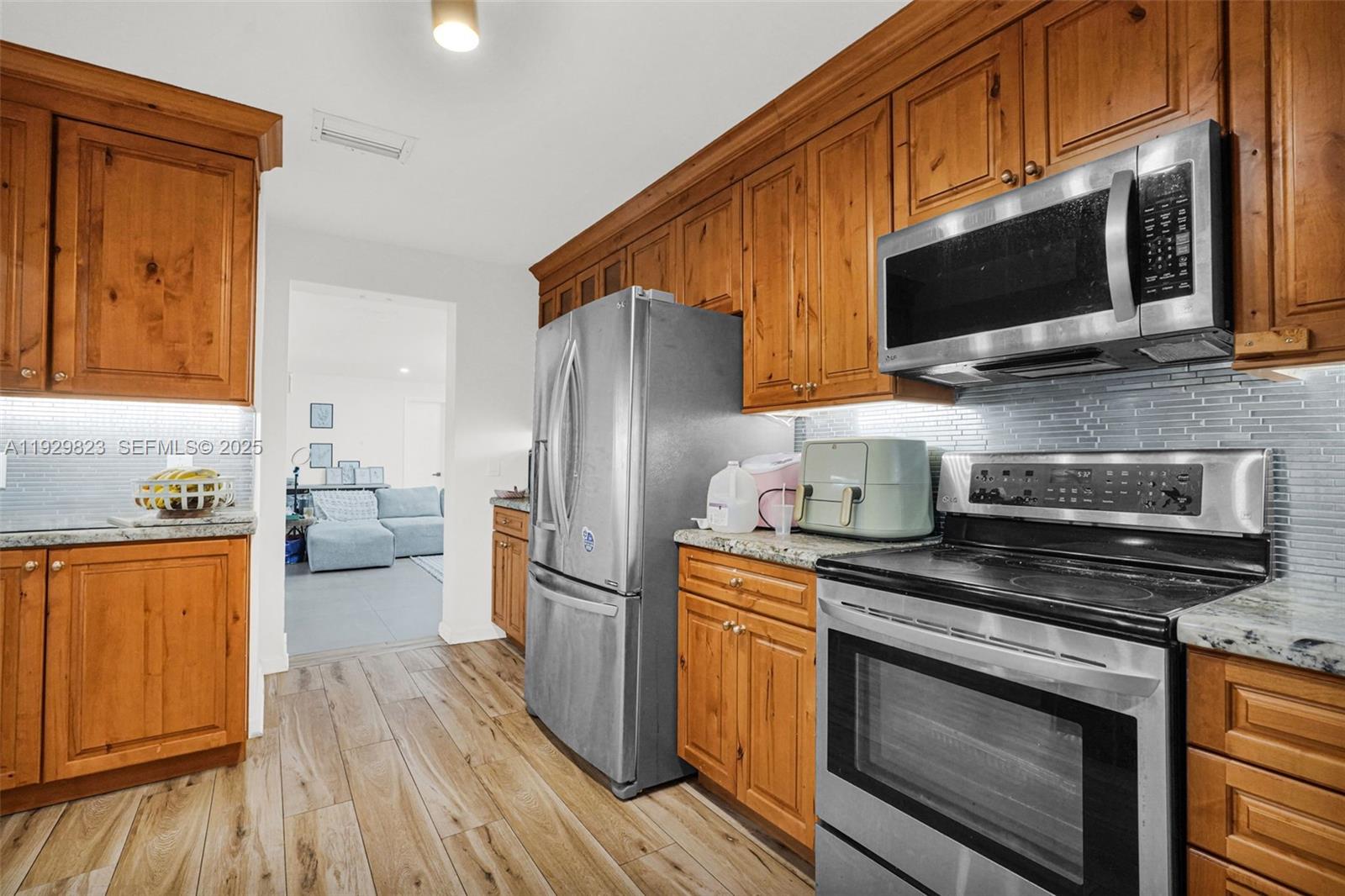 HOLLYWOOD LAKES SECTION - Residential