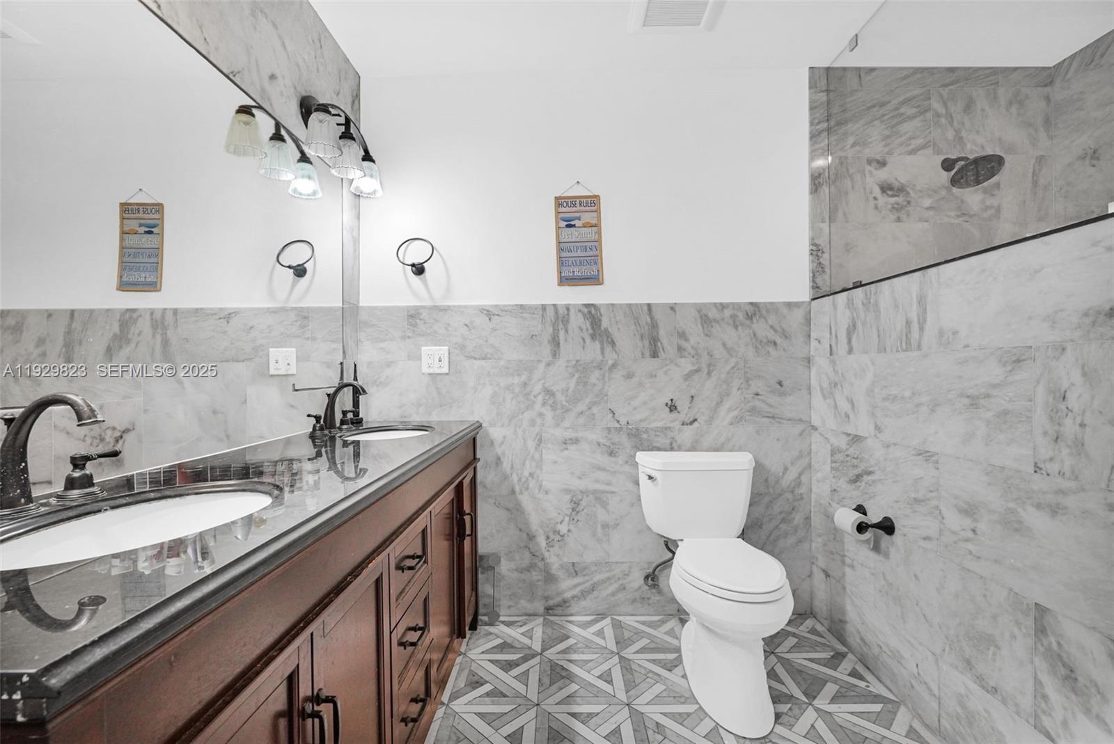 HOLLYWOOD LAKES SECTION - Residential