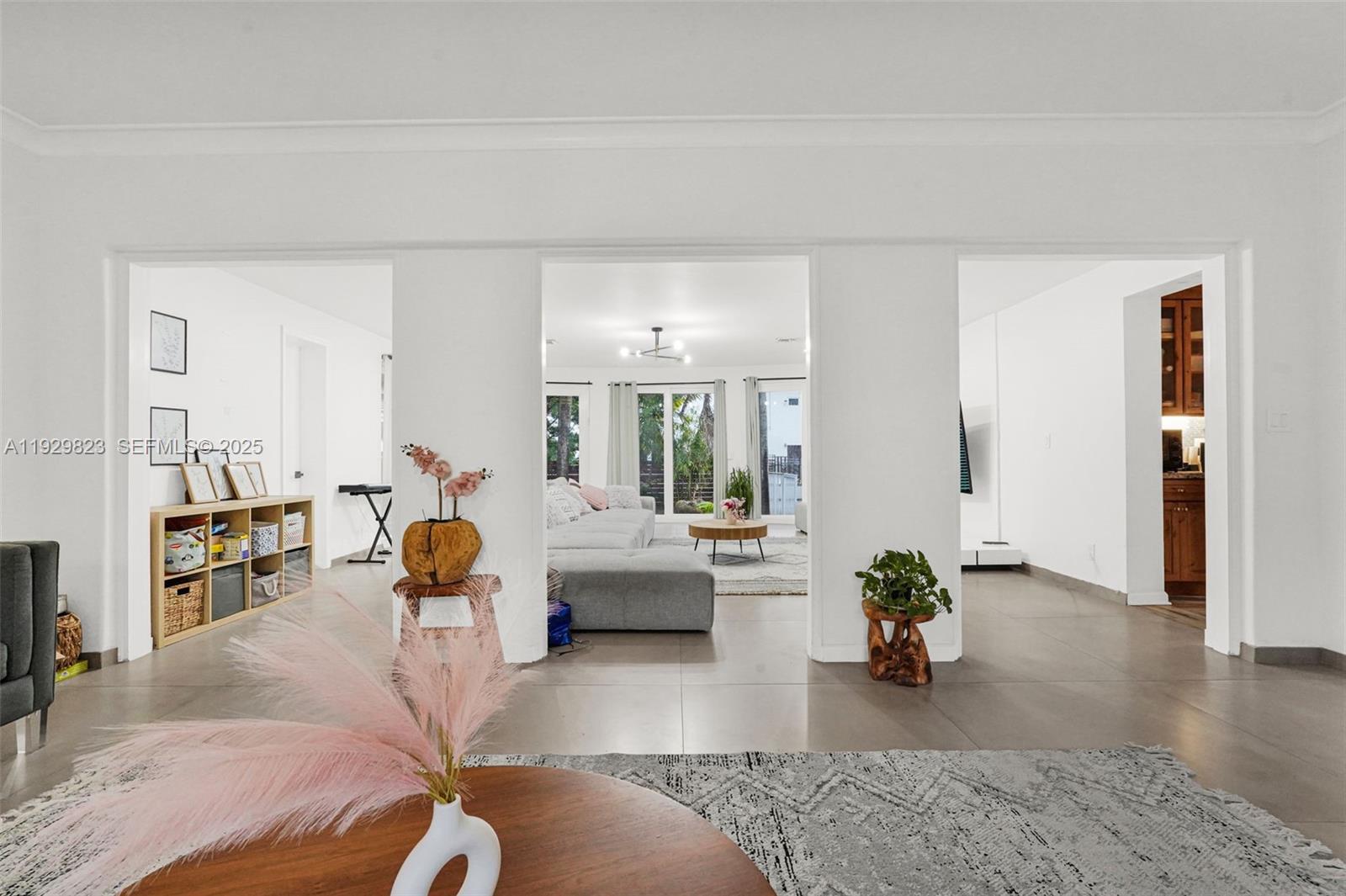 HOLLYWOOD LAKES SECTION - Residential