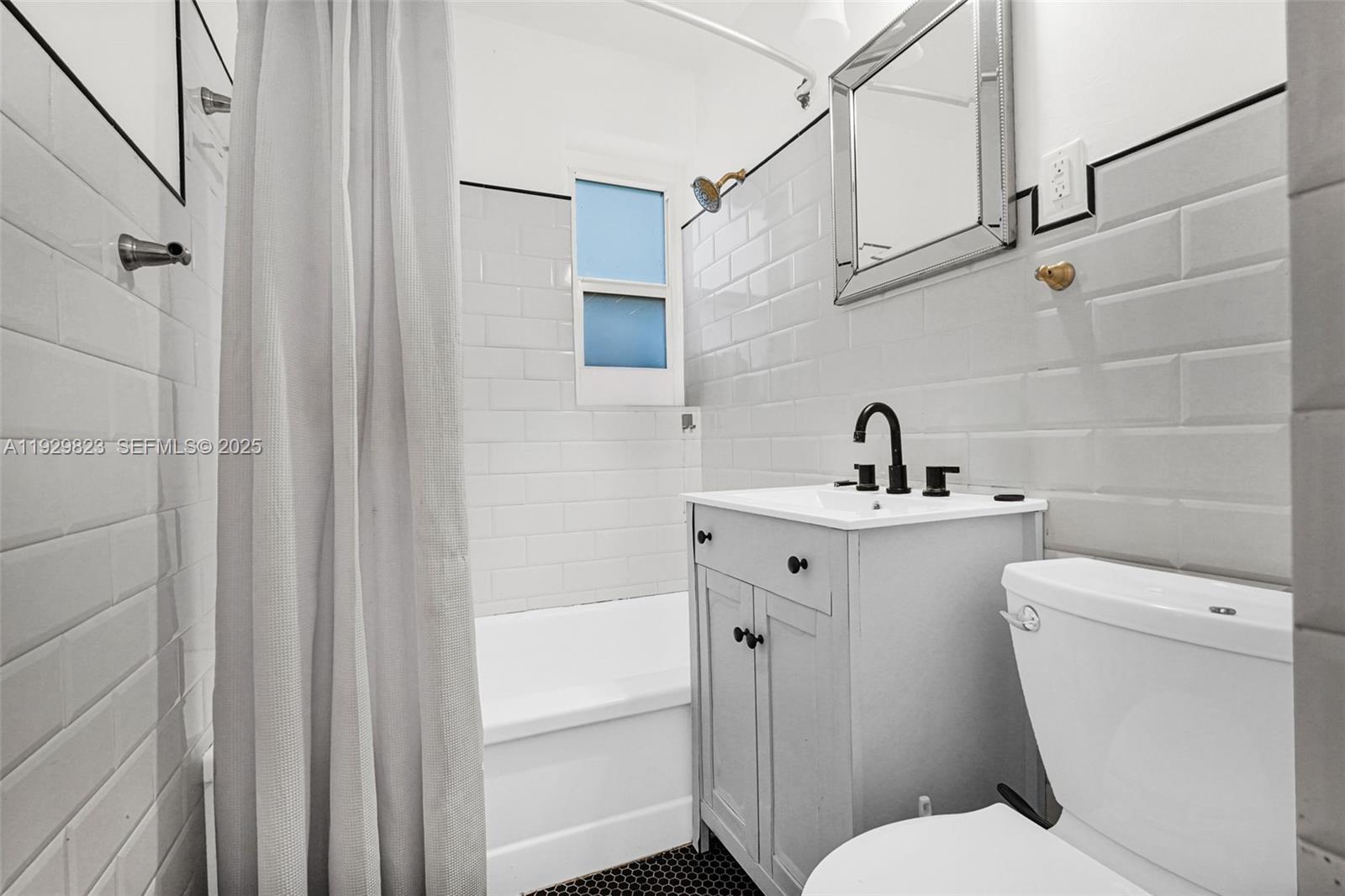 HOLLYWOOD LAKES SECTION - Residential