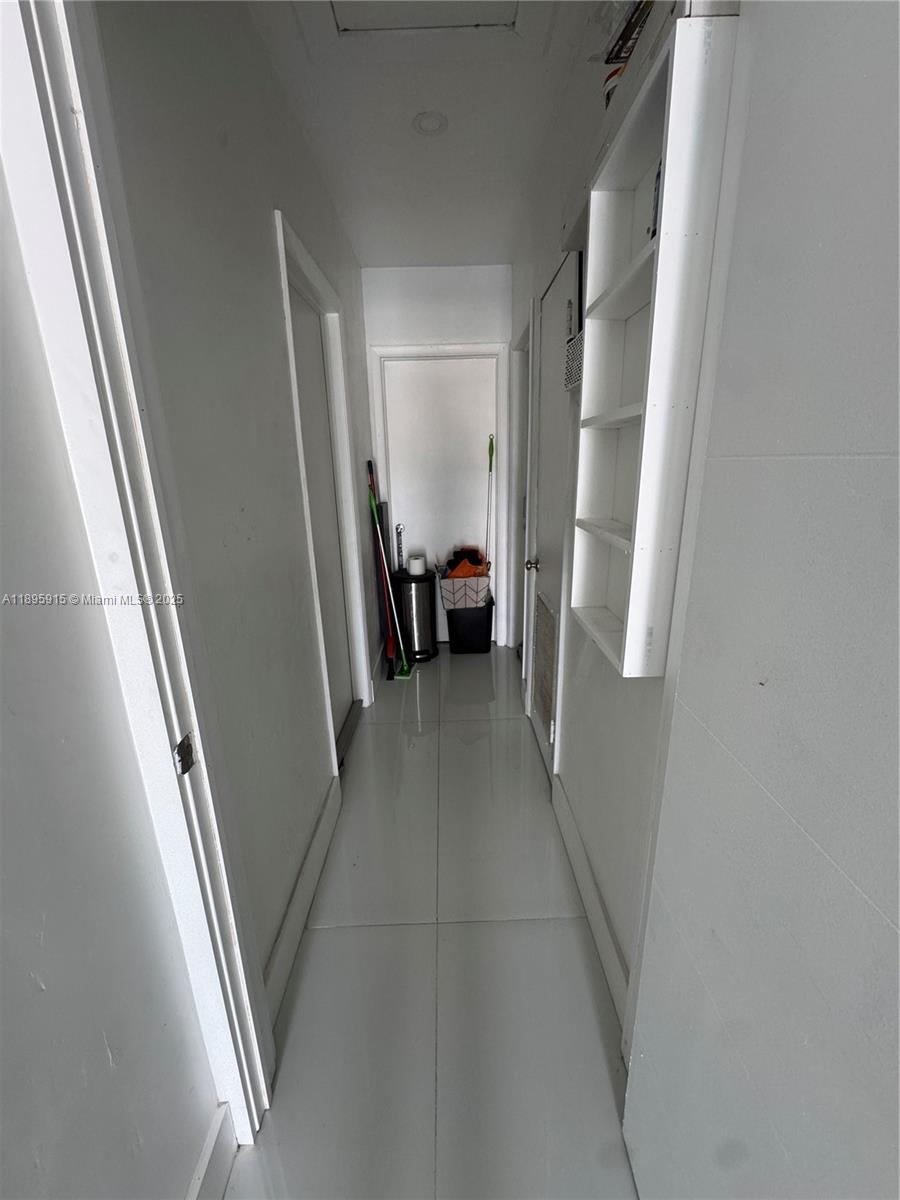 TAMIAMI GARDENS - Residential Lease