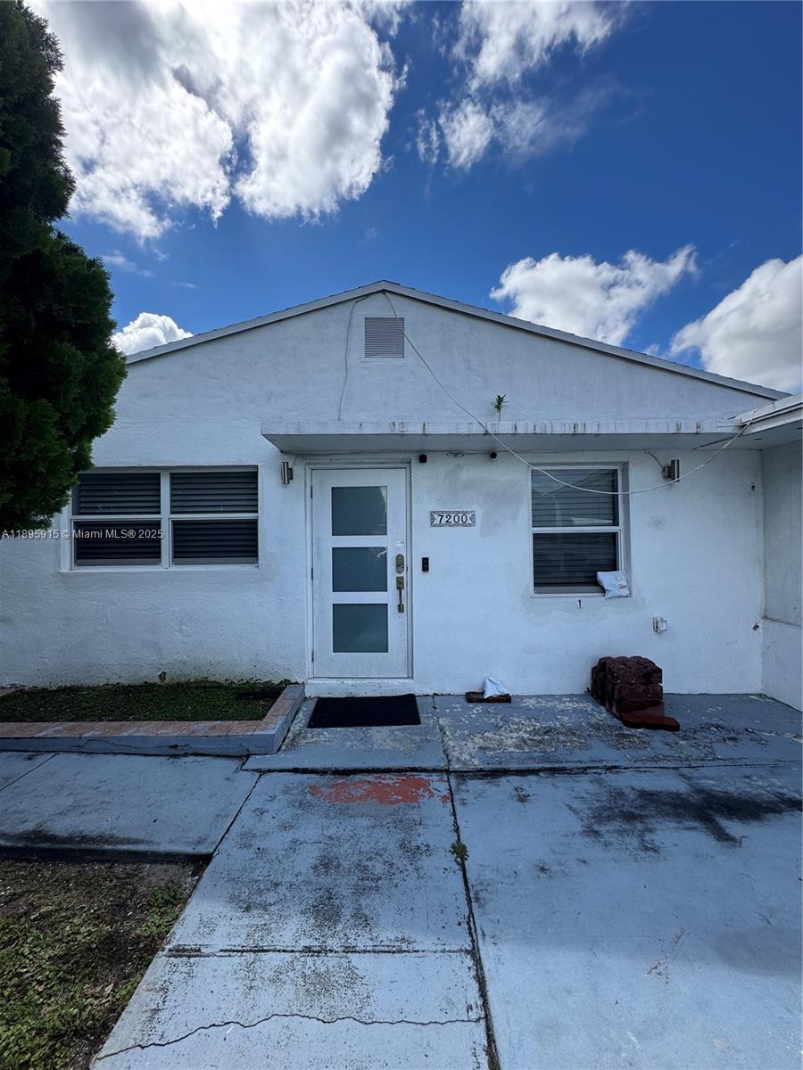 TAMIAMI GARDENS - Residential Lease