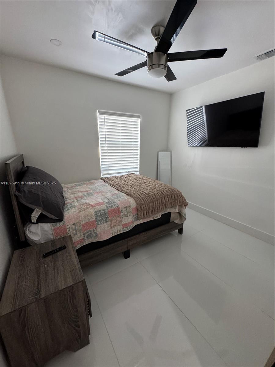 TAMIAMI GARDENS - Residential Lease