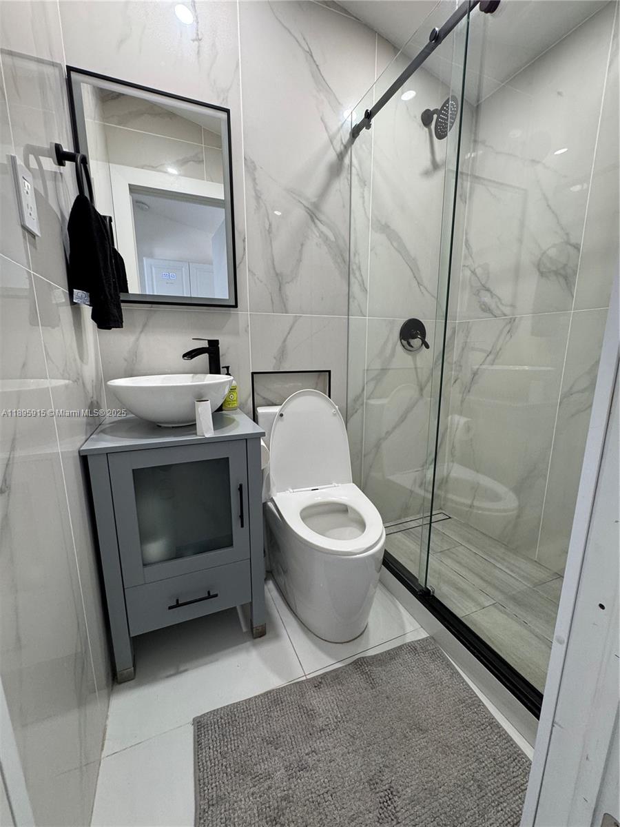 TAMIAMI GARDENS - Residential Lease