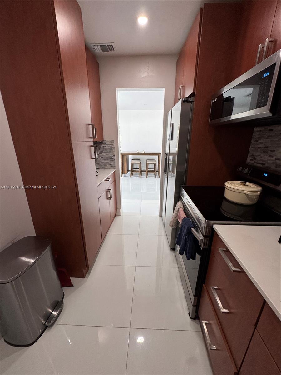 TAMIAMI GARDENS - Residential Lease