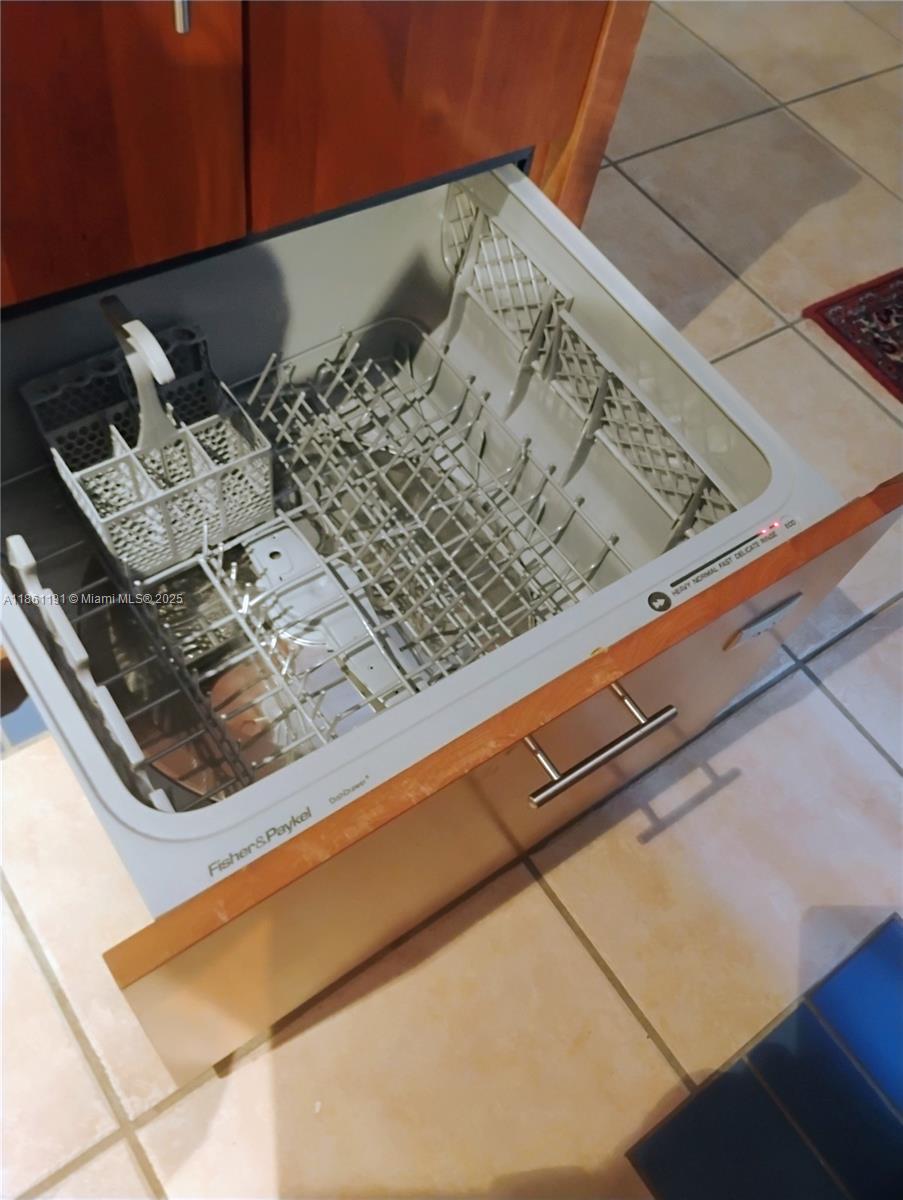 TOWNHOUSES OF VENETIAN PA - Residential