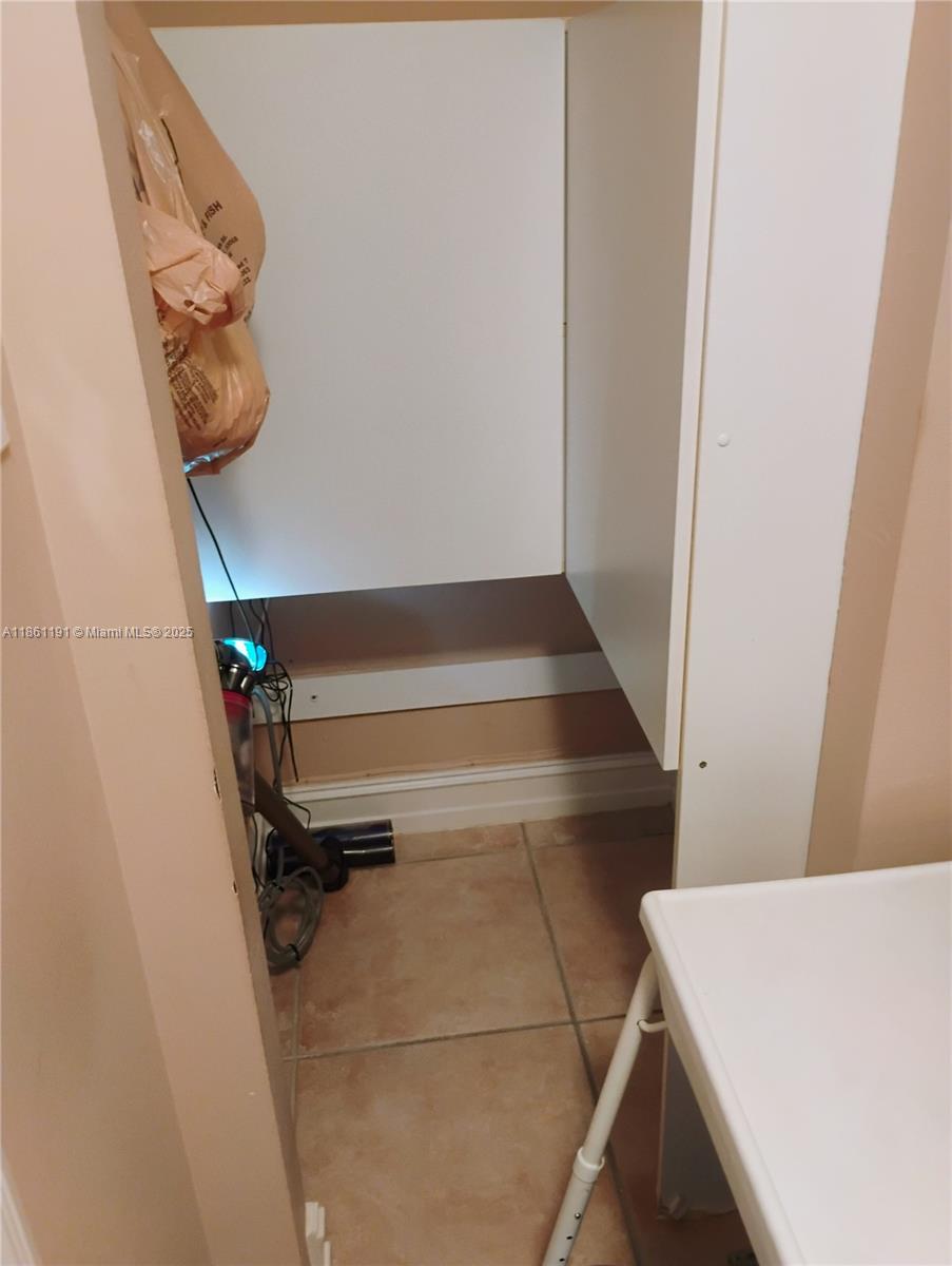 TOWNHOUSES OF VENETIAN PA - Residential