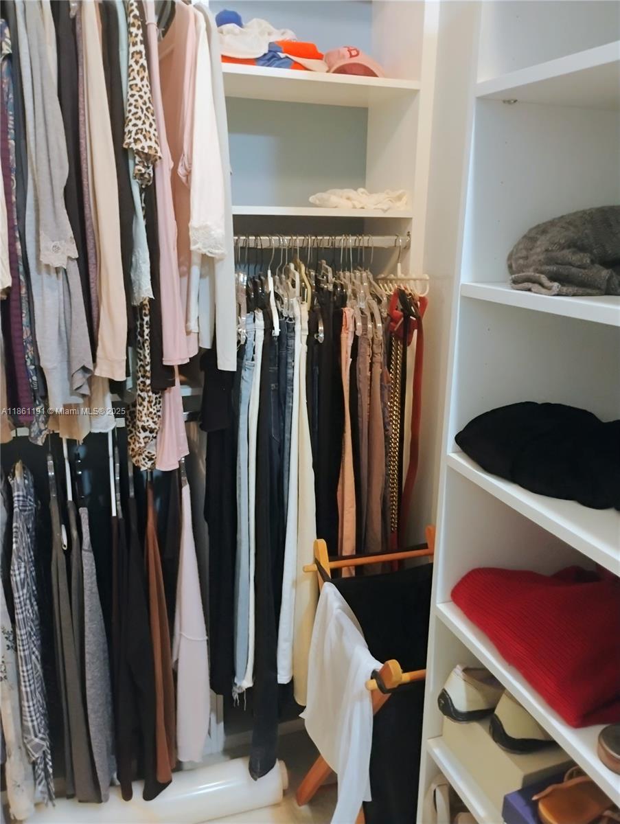 TOWNHOUSES OF VENETIAN PA - Residential