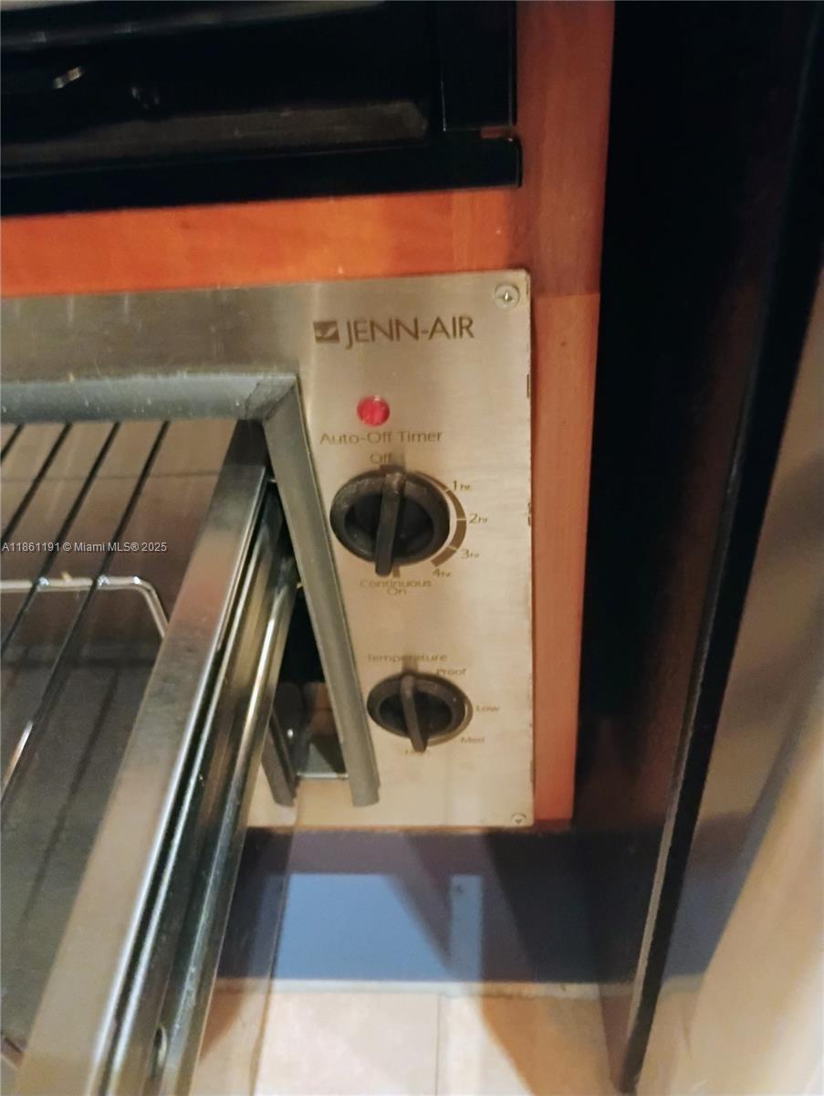 TOWNHOUSES OF VENETIAN PA - Residential