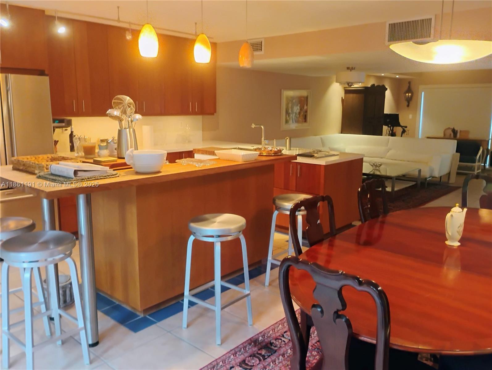 TOWNHOUSES OF VENETIAN PA - Residential