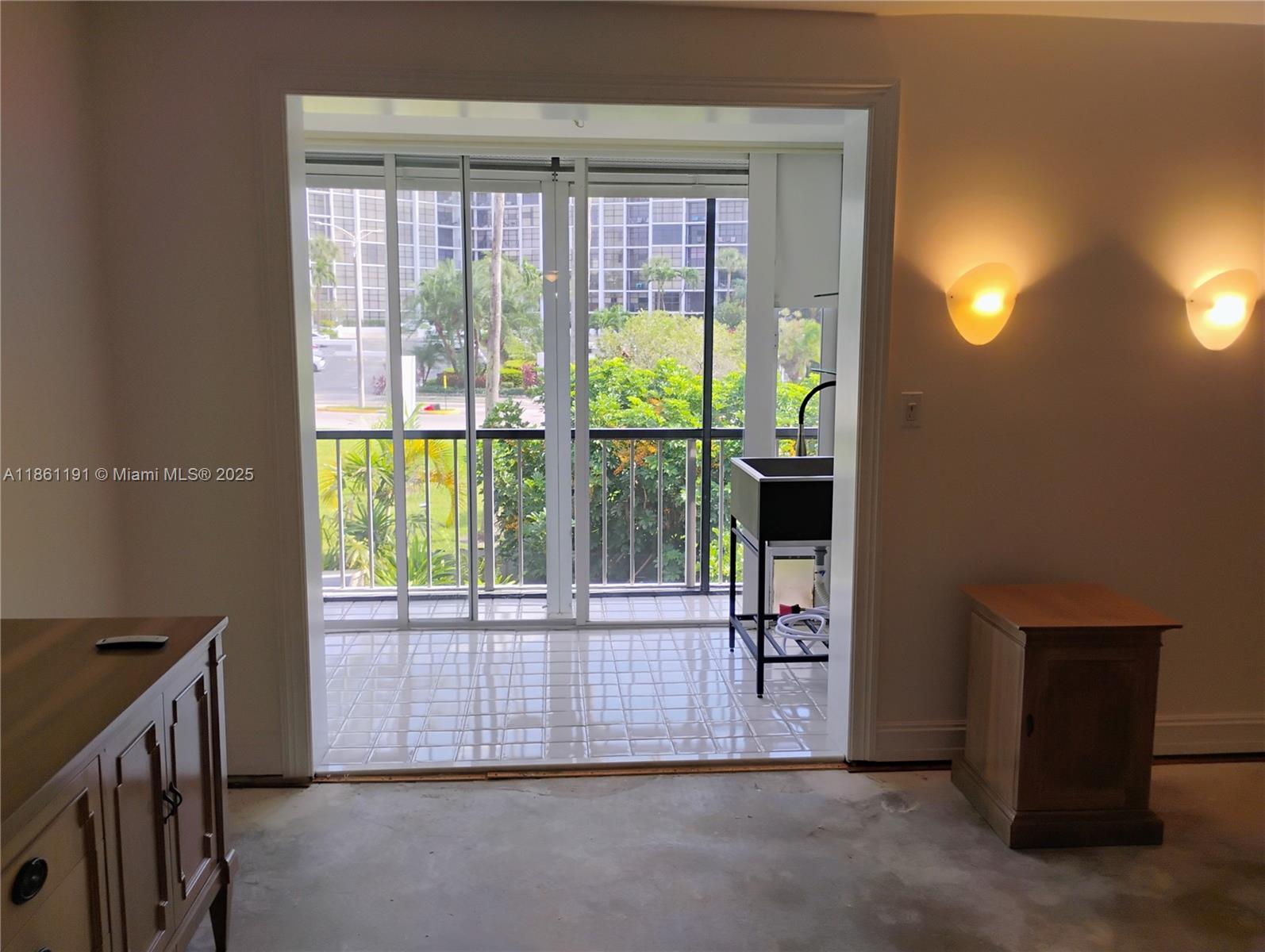 TOWNHOUSES OF VENETIAN PA - Residential