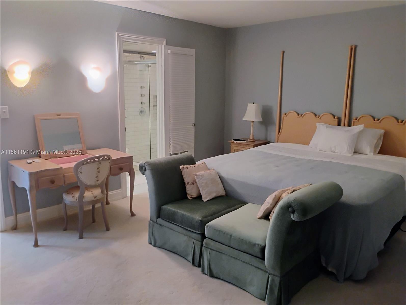 TOWNHOUSES OF VENETIAN PA - Residential