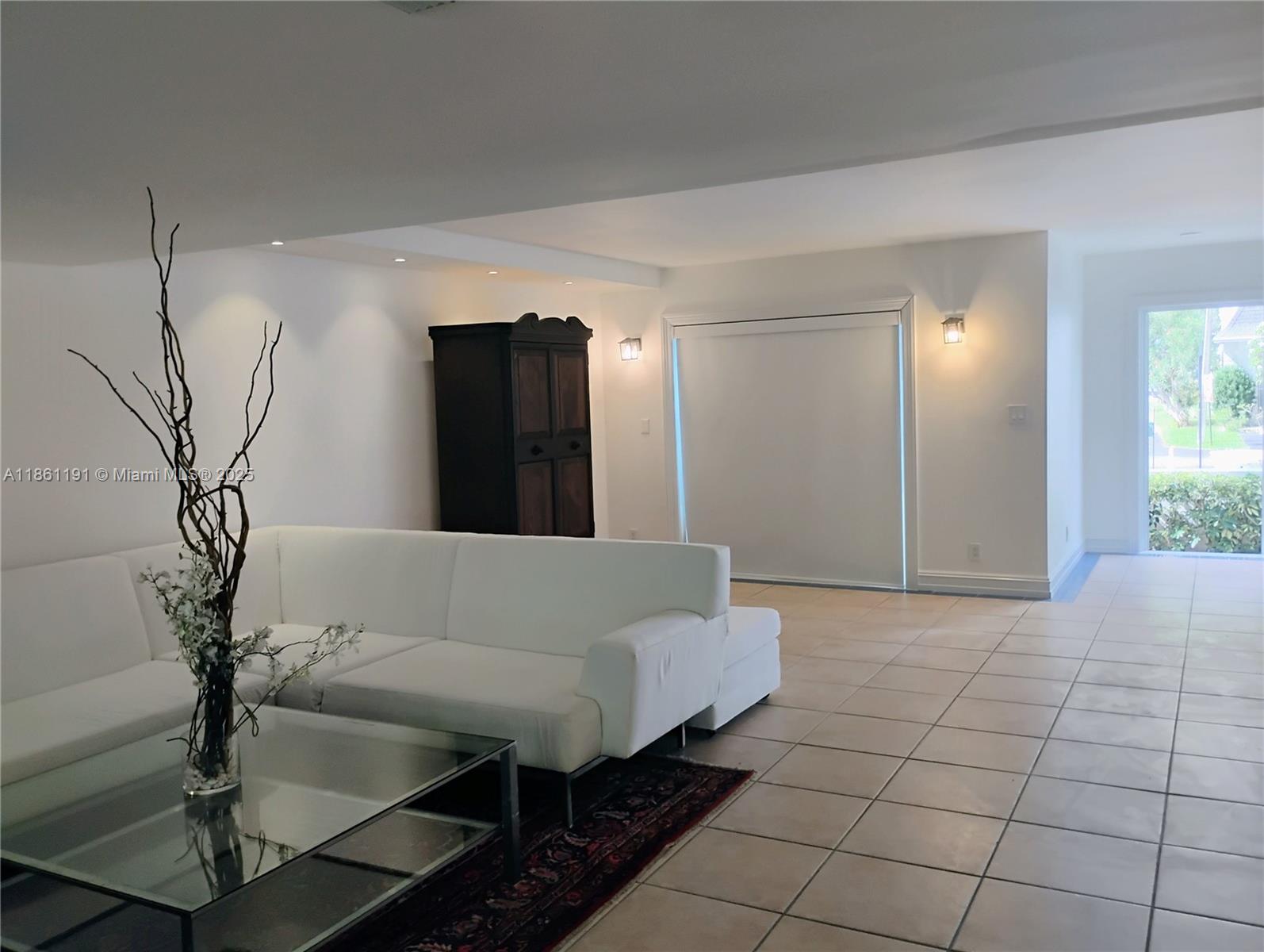 TOWNHOUSES OF VENETIAN PA - Residential