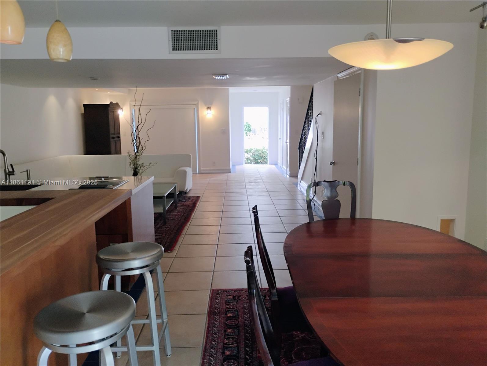 TOWNHOUSES OF VENETIAN PA - Residential