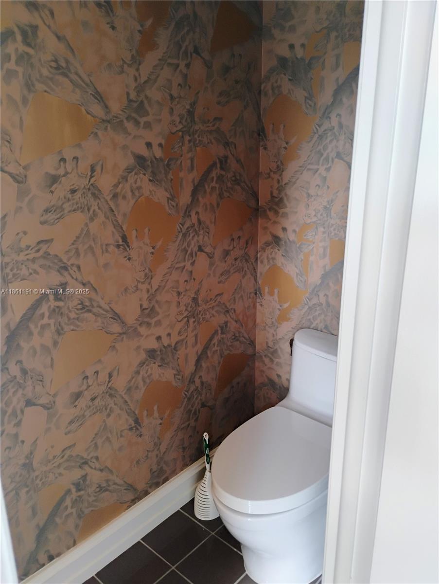 TOWNHOUSES OF VENETIAN PA - Residential