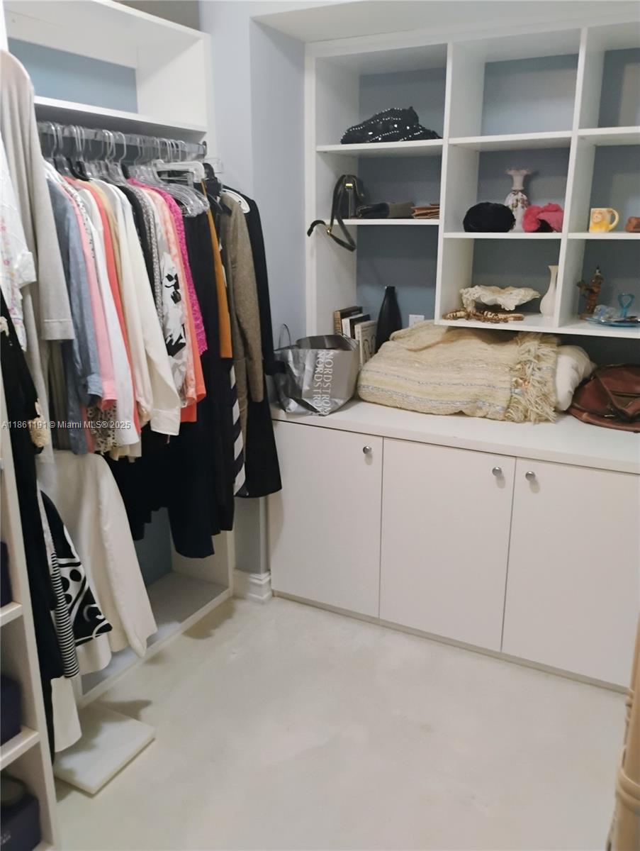 TOWNHOUSES OF VENETIAN PA - Residential