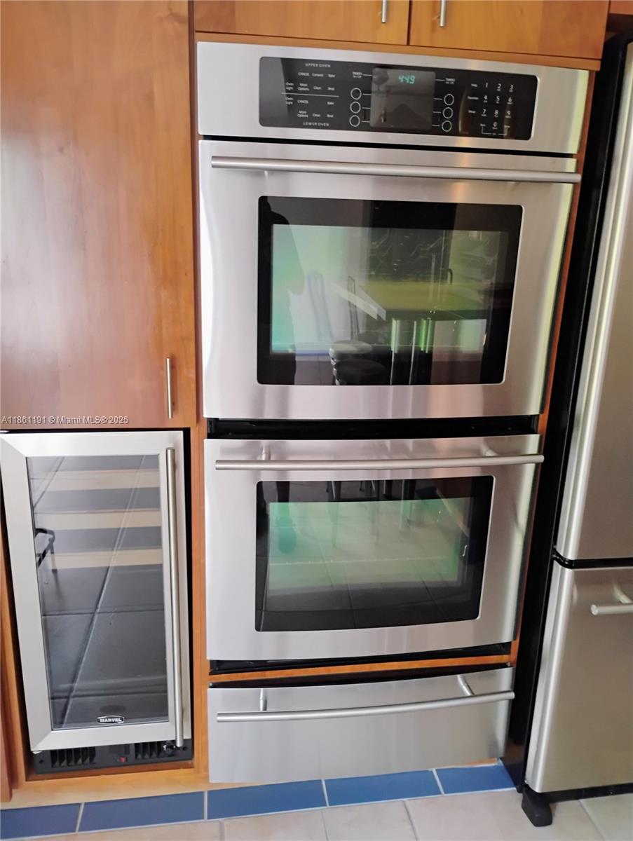 TOWNHOUSES OF VENETIAN PA - Residential