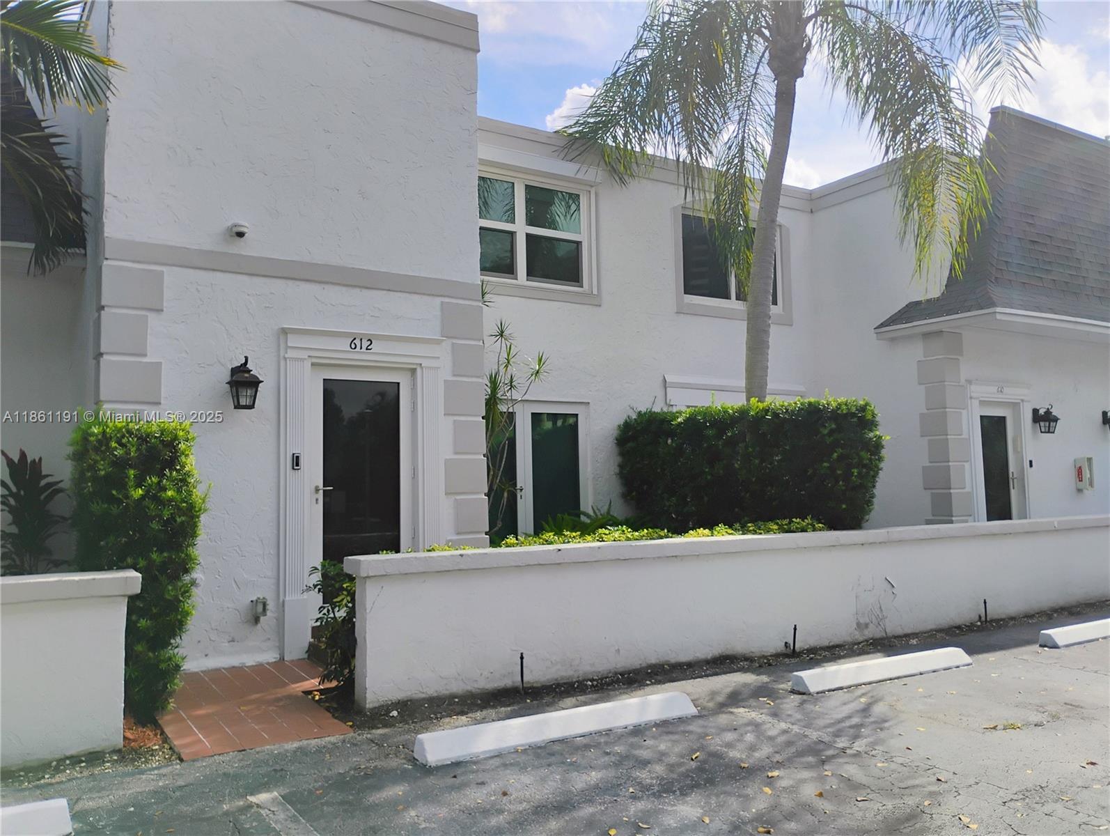 TOWNHOUSES OF VENETIAN PA - Residential