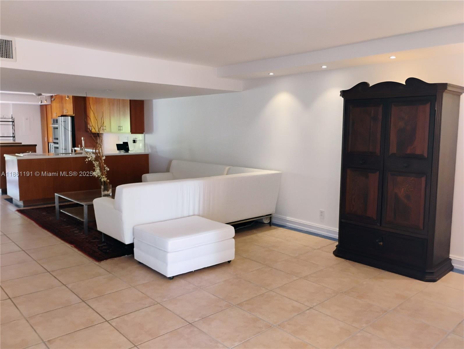 TOWNHOUSES OF VENETIAN PA - Residential