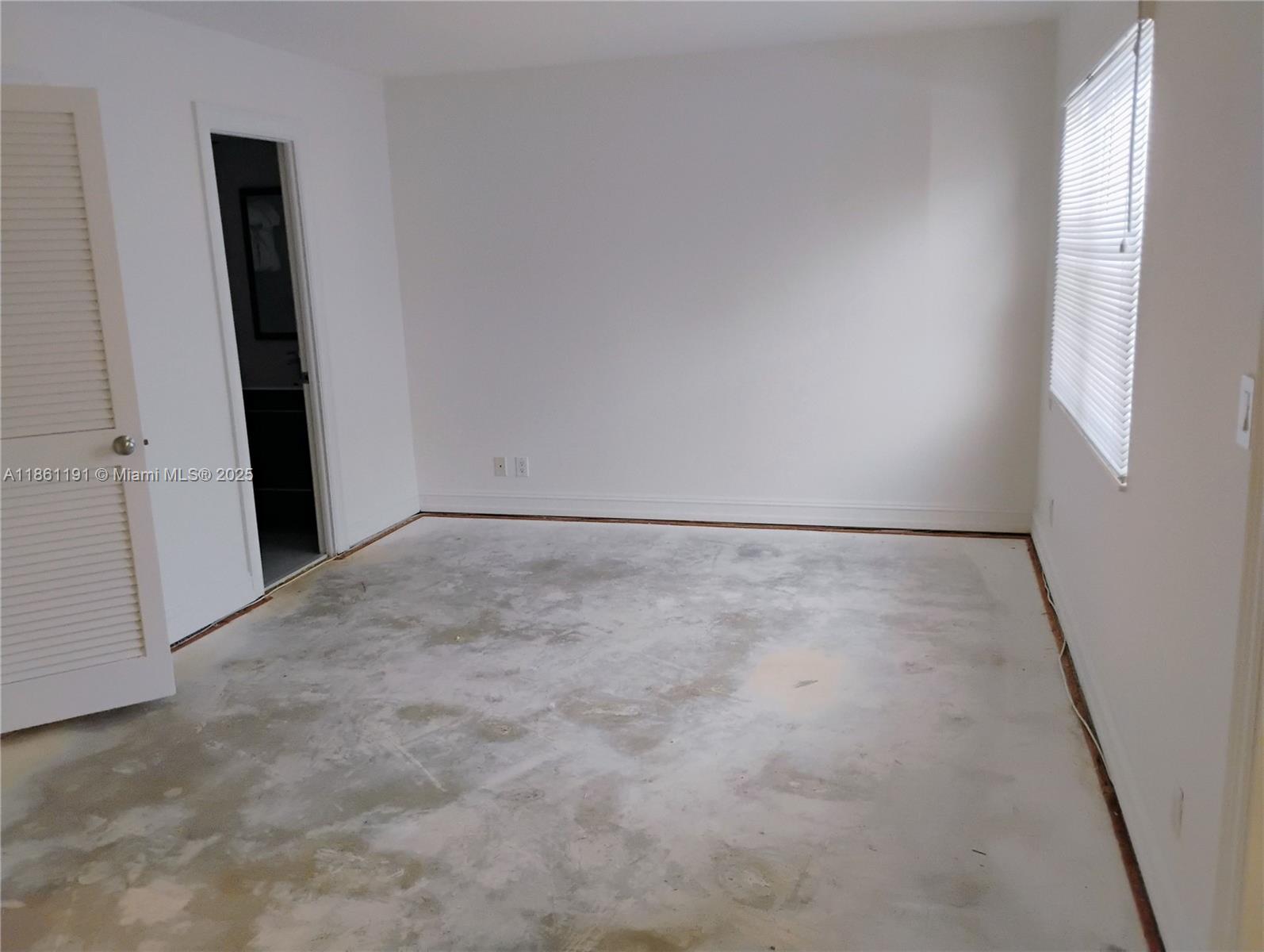 TOWNHOUSES OF VENETIAN PA - Residential