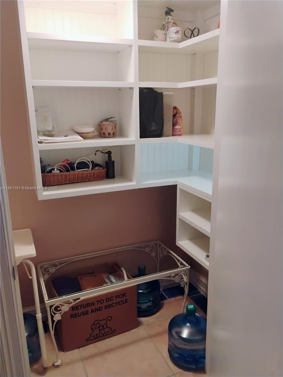 TOWNHOUSES OF VENETIAN PA - Residential