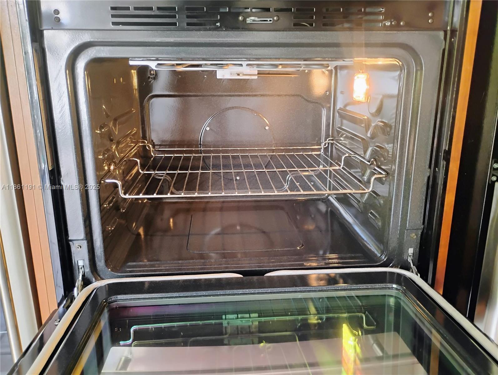 TOWNHOUSES OF VENETIAN PA - Residential