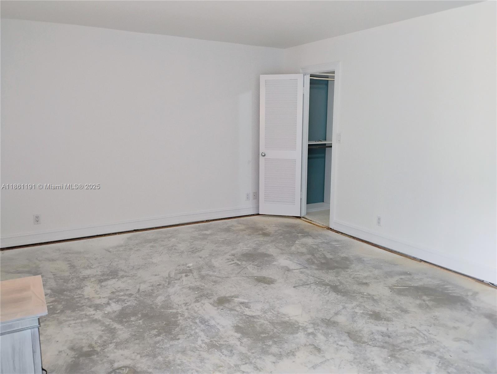 TOWNHOUSES OF VENETIAN PA - Residential