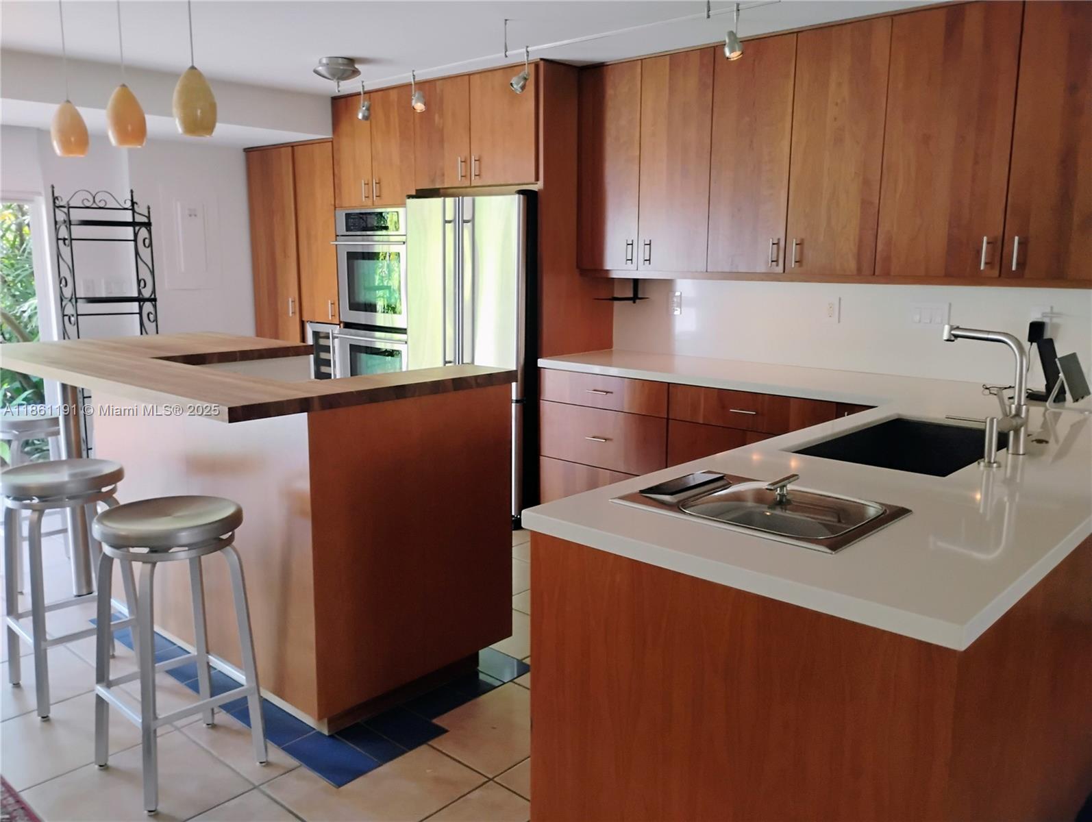 TOWNHOUSES OF VENETIAN PA - Residential