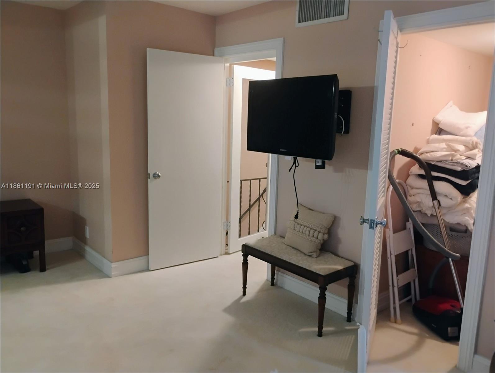 TOWNHOUSES OF VENETIAN PA - Residential