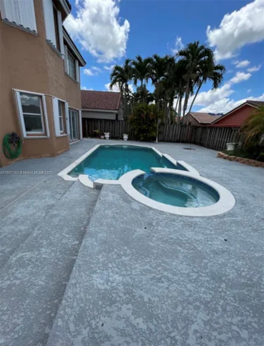 FOREST LAKES ESTATES SEC - Residential