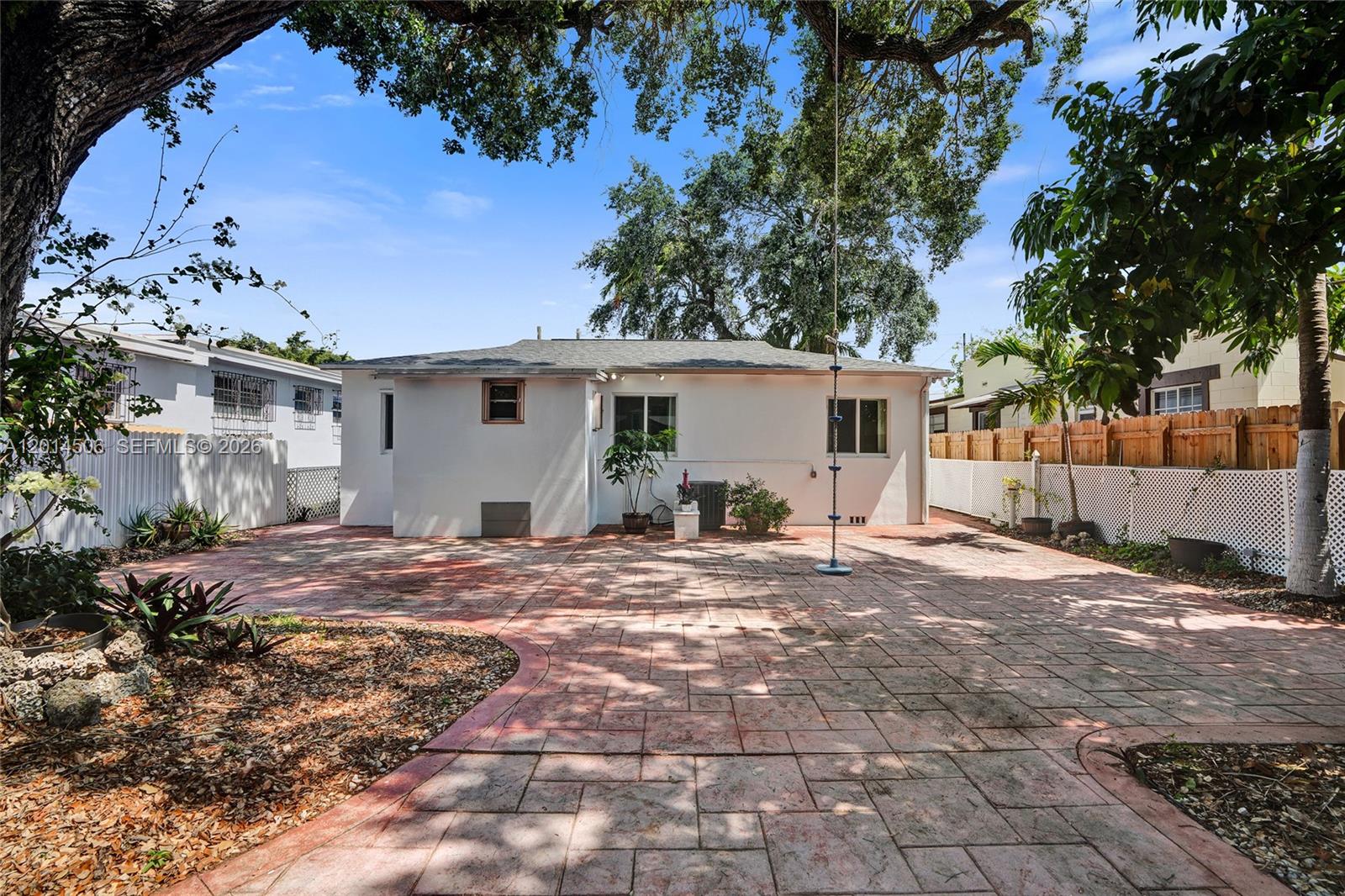 GRAPELAND - Residential Lease