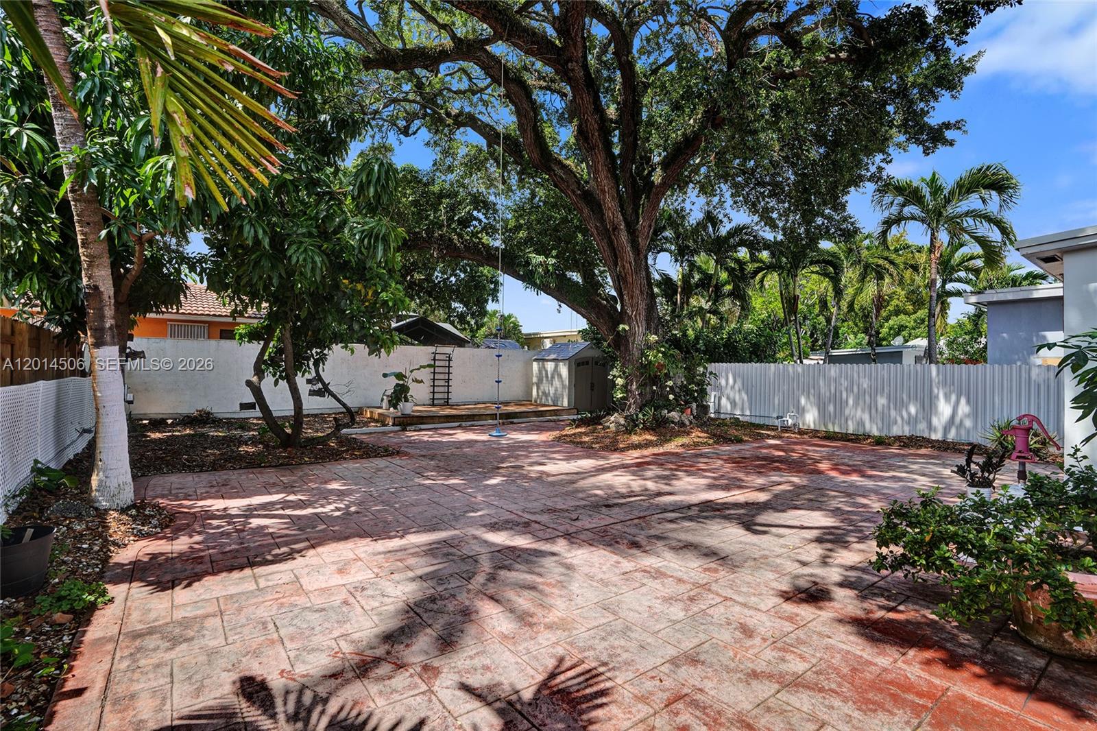 GRAPELAND - Residential Lease