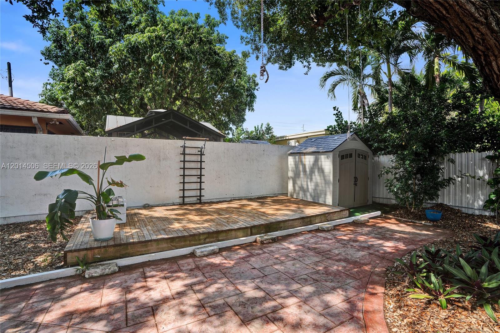 GRAPELAND - Residential Lease