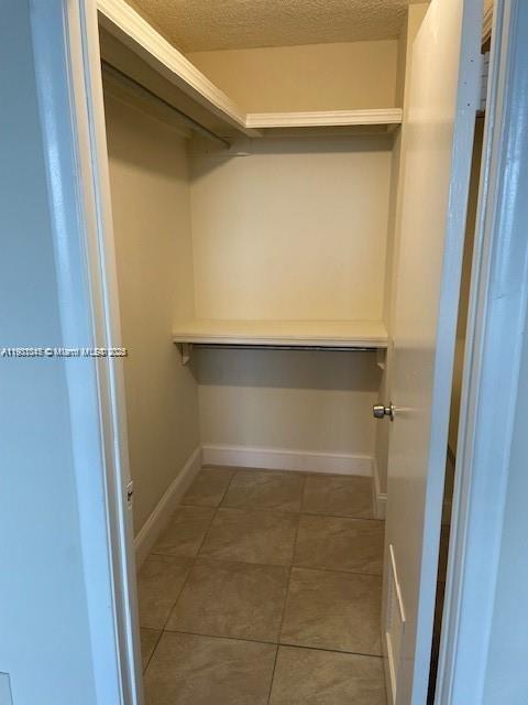 GOLFVIEW CL FONTAINBL PK - Residential Lease