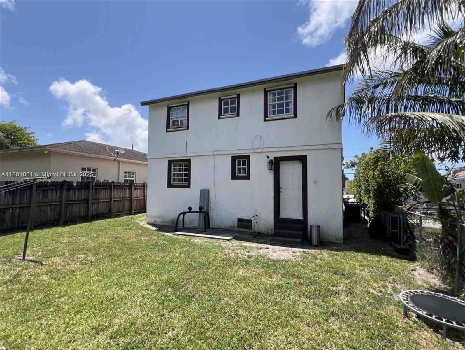 2279 NW 48th St