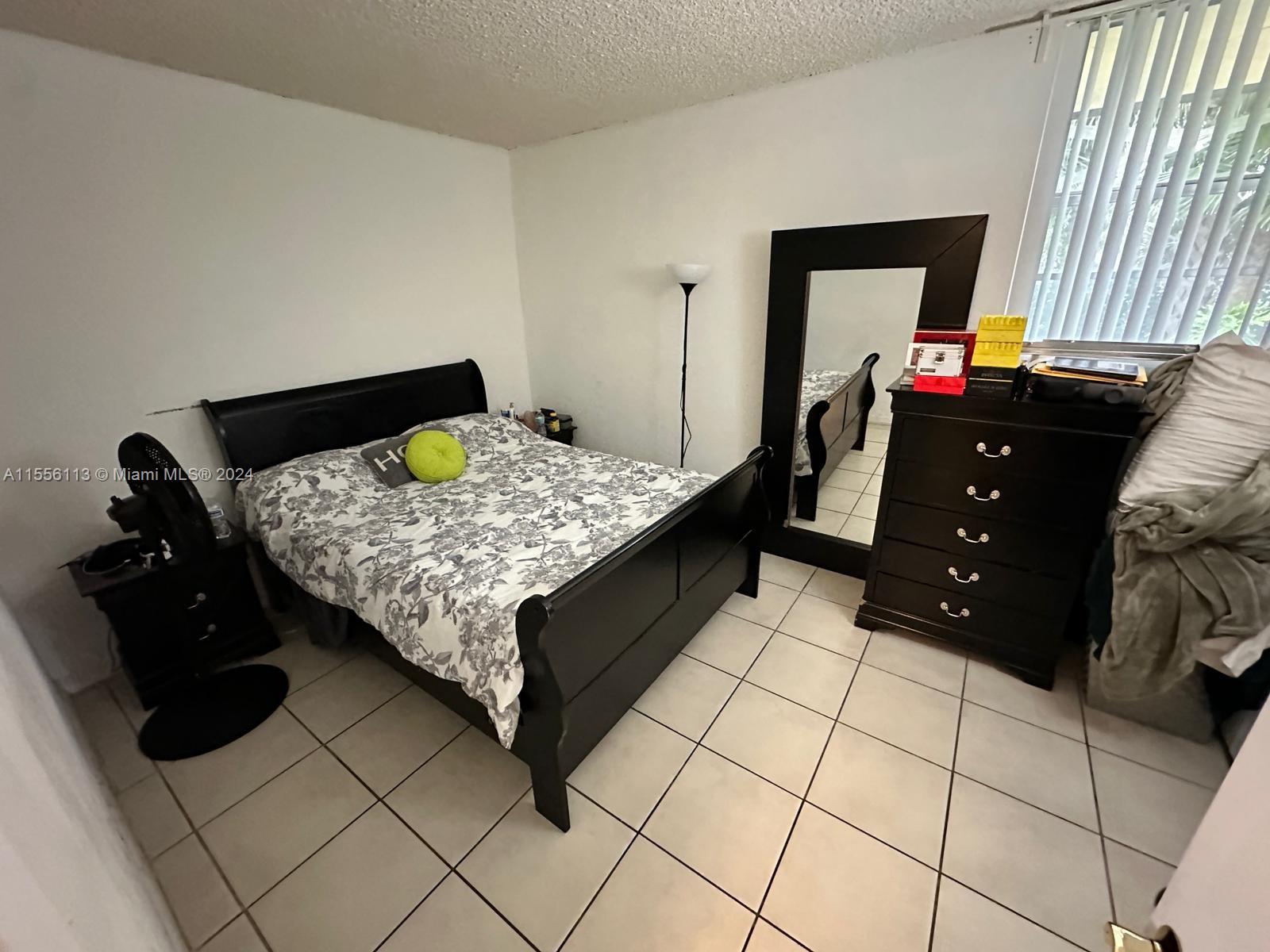 YOLANDA VILLAS CONDO - Residential