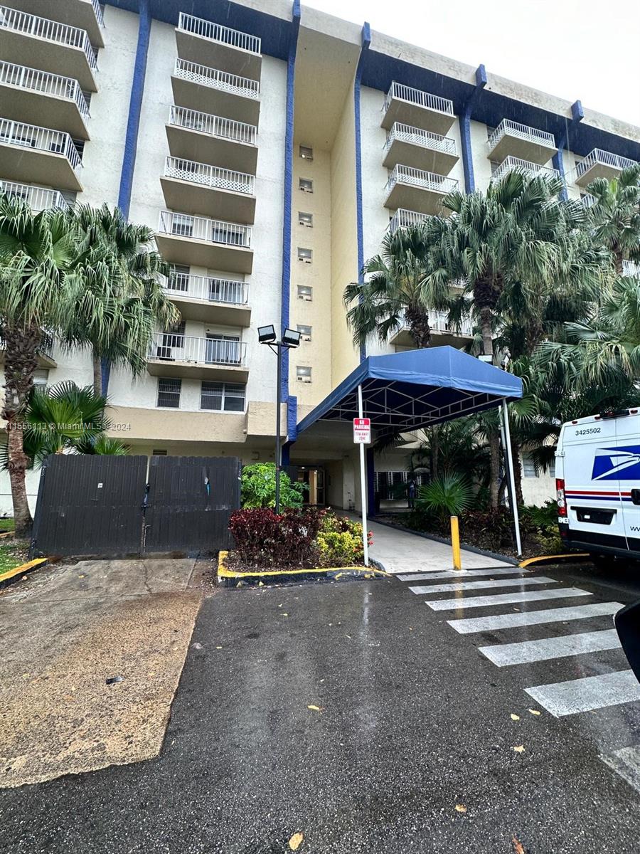 YOLANDA VILLAS CONDO - Residential