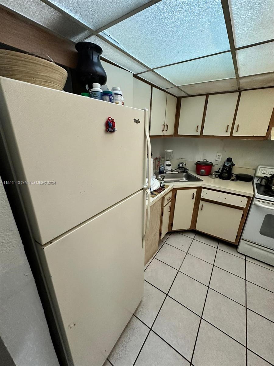 YOLANDA VILLAS CONDO - Residential