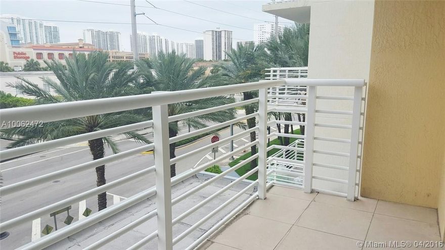 Beautiful unit with a Great location, in the center of Aventura, Full Amenities, Walking distance Restaurants, Shopping Center & Grocery Stores. Next to the Charter School. Wood W. closets, all unit with Tiles floors!!!