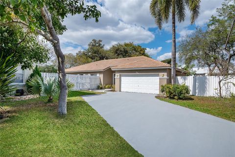 210 SW 98th Ter Pembroke Pines FL 33025