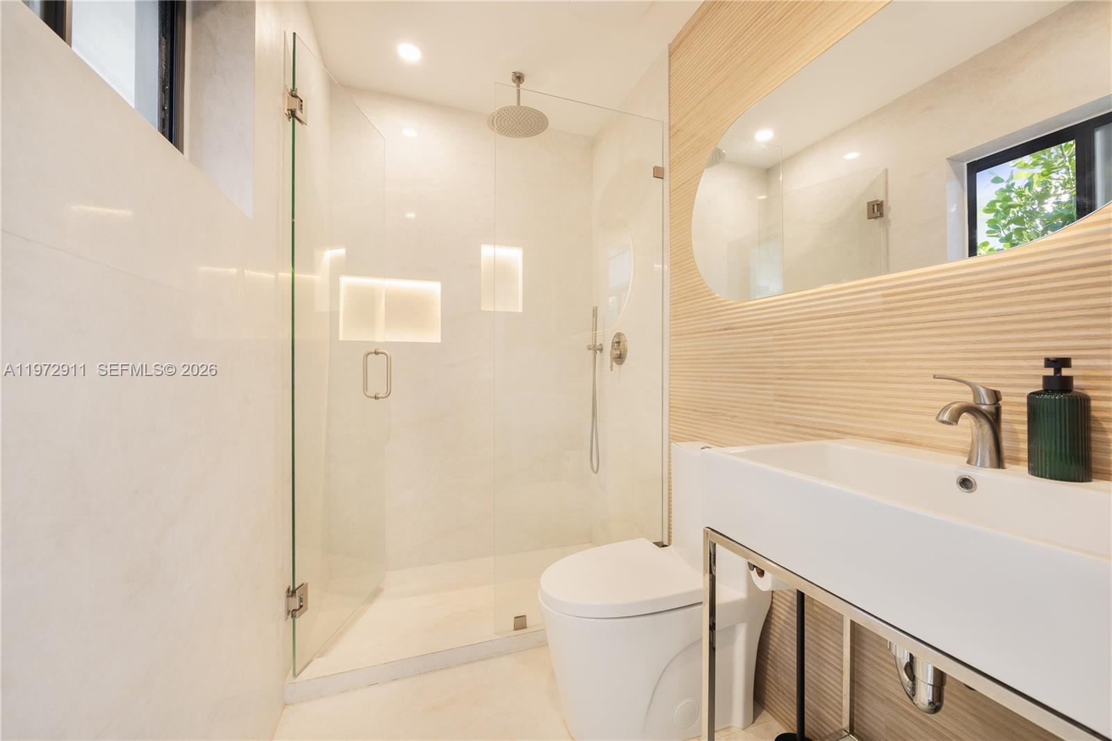 SOUTH SHENANDOAH - Residential Lease