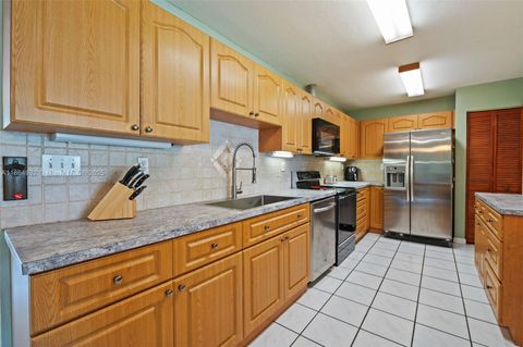 Photo of 7321 E Mcarthur Pkwy, Hollywood, FL 33024 (MLS # A11864932)