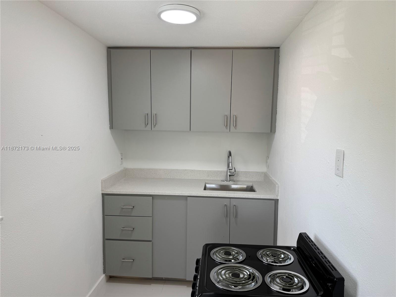 Beautifully remodeled 2 bedroom, 1 bathroom home located in the heart of Miami! Close to shops, restaurants, & entertainment.