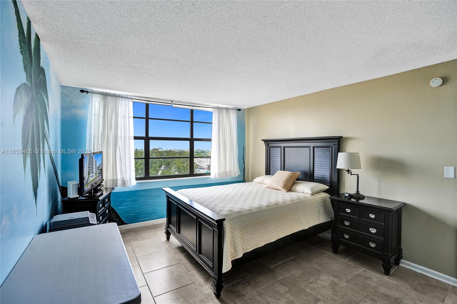 1401 N Riverside Dr 1005