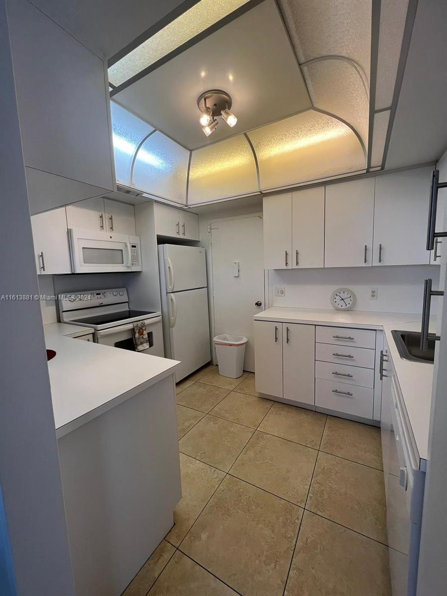 ALEXANDER TOWERS CONDO - Residential