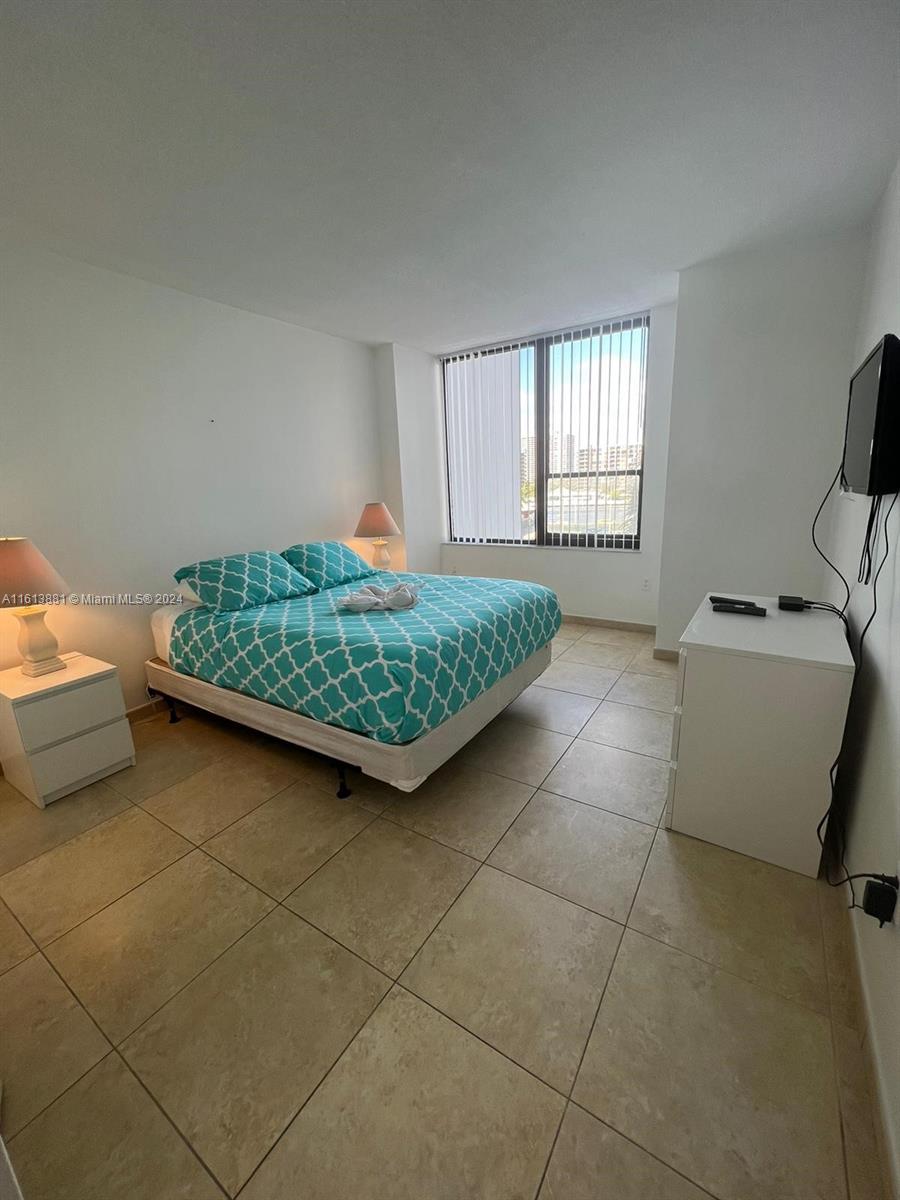 ALEXANDER TOWERS CONDO - Residential
