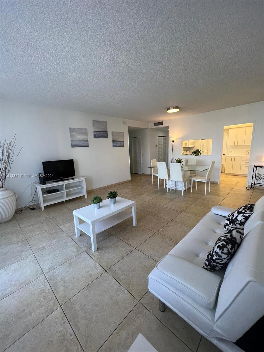 ALEXANDER TOWERS CONDO - Residential