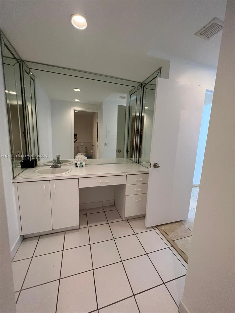ALEXANDER TOWERS CONDO - Residential